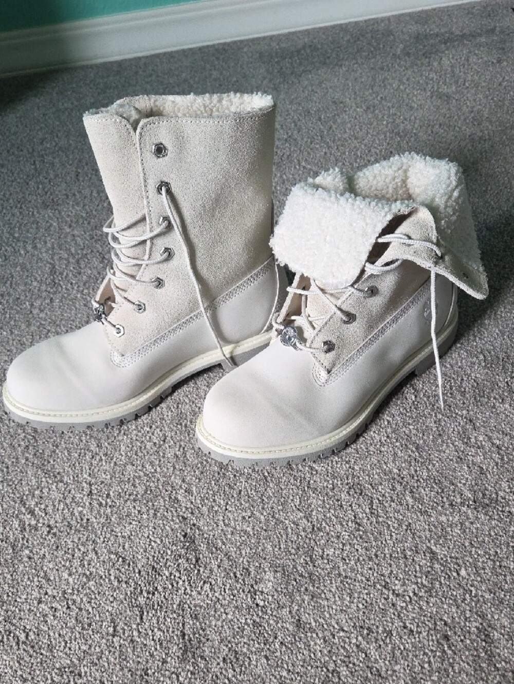 NWOT Timberland Women's White And Cream Lace-Up Waterproof Boots